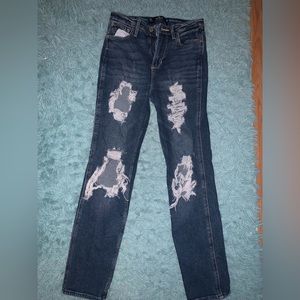 Hollister Ultra High-Rise Mom Jean